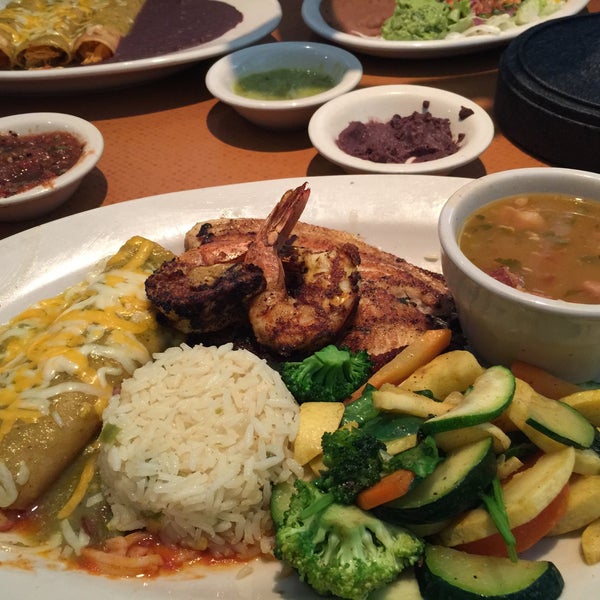 3/31/2015 tarihinde Kirk A.ziyaretçi tarafından Mario&#39;s Mexican &amp; Salvadorian Restaurant'de çekilen fotoğraf