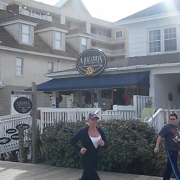 Das Foto wurde bei Malibu&#39;s Surf Shop von Robert B. am 4/9/2014 aufgenommen