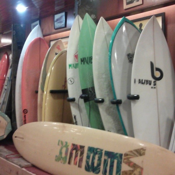 Das Foto wurde bei Malibu&#39;s Surf Shop von Robert B. am 2/8/2014 aufgenommen
