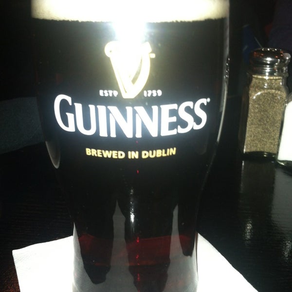 Foto diambil di Blackthorn Restaurant &amp; Irish Pub oleh Scott M. pada 1/19/2013