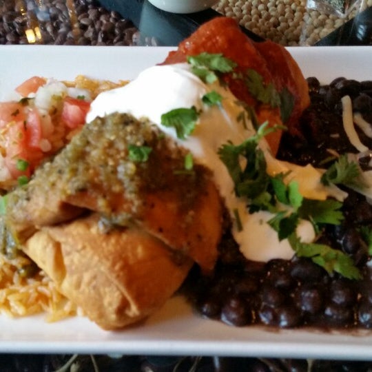 Das Foto wurde bei Refried Beans Mexican Restaurant von Irving R. am 4/14/2014 aufgenommen