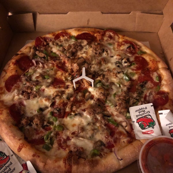 Foto tomada en Joey Brooklyn&#39;s Famous Pizza  por Jonathan W. el 2/3/2019