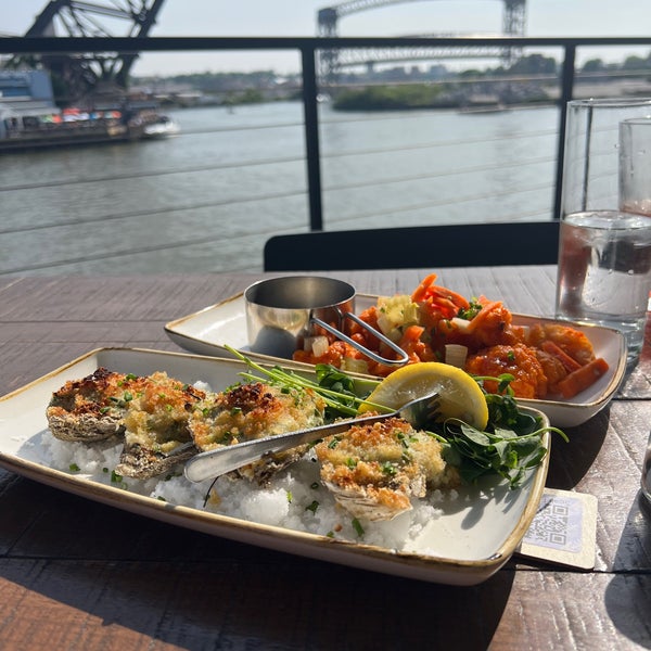 Alley Cat Oyster Bar Seafood Restaurant in Cleveland