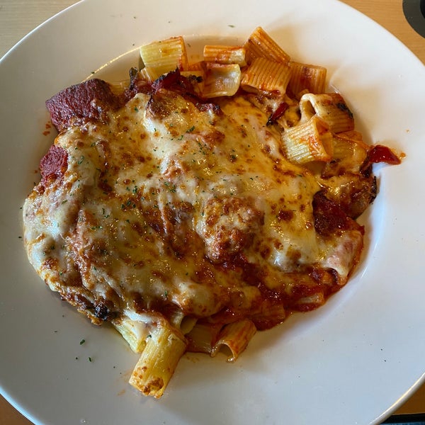 Photo taken at Belleria Pizza &amp; Italian Restaurant by Jonathan W. on 3/6/2021
