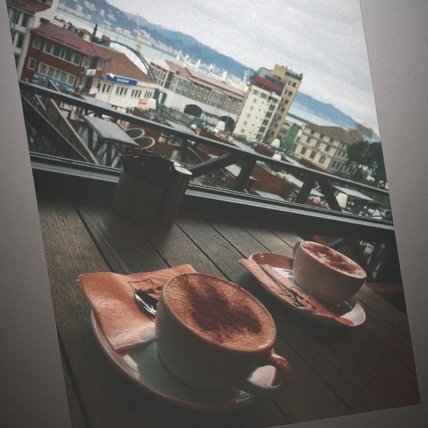 12/5/2019 tarihinde Atakan K.ziyaretçi tarafından Shishapresso Lounge'de çekilen fotoğraf