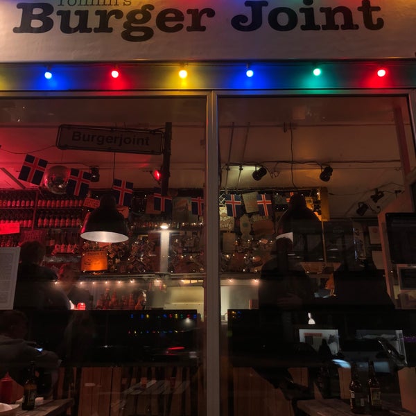 Снимок сделан в Tommi&#39;s Burger Joint пользователем Hjortur S. 9/9/2020
