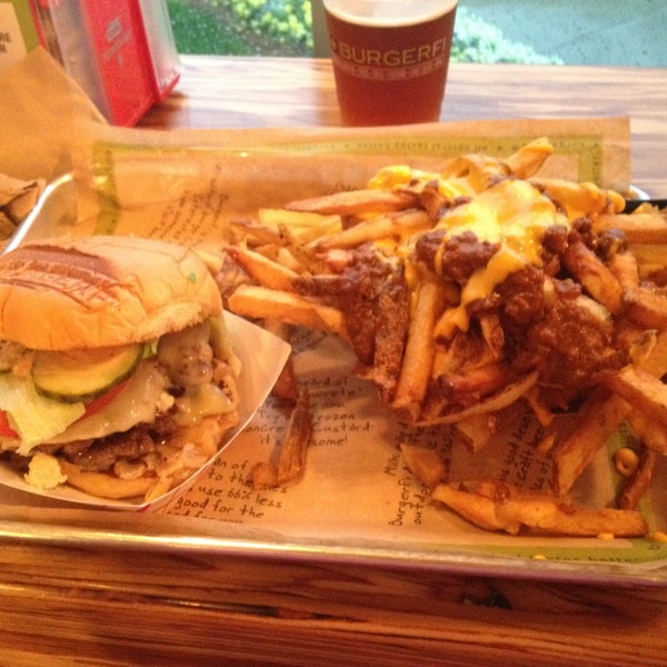 Снимок сделан в BurgerFi пользователем Moe 4/19/2013