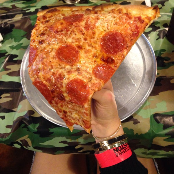 12/14/2014にAlejandra S.がRusso&#39;s New York Pizzeriaで撮った写真
