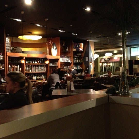 12/9/2012 tarihinde Bonnie B.ziyaretçi tarafından Twigs Bistro &amp; Martini Bar'de çekilen fotoğraf