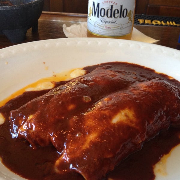 รูปภาพถ่ายที่ Luchita&#39;s Mexican Restaurant โดย Renee B. เมื่อ 7/17/2013