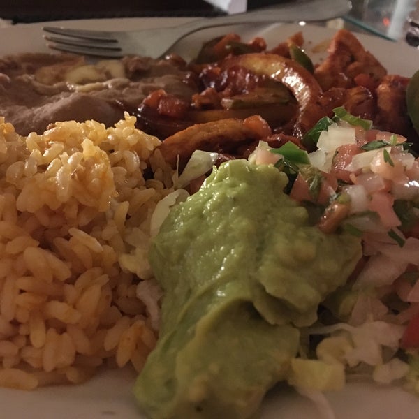Снимок сделан в Luchita&#39;s Mexican Restaurant пользователем Renee B. 2/5/2016