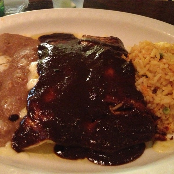 Снимок сделан в Luchita&#39;s Mexican Restaurant пользователем Renee B. 1/24/2013