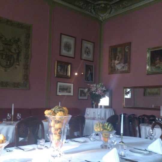 รูปภาพถ่ายที่ Pálffy Palác Restaurant โดย Joel B. เมื่อ 11/4/2012