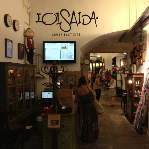 รูปภาพถ่ายที่ Loisaida โดย Santi เมื่อ 7/20/2013