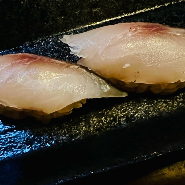 Foto tirada no(a) Zilla Sake (Sushi &amp; Sake) por Douglass R. em 6/15/2022