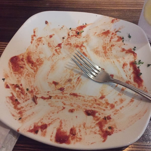 Well there was lasagna on the plate, but clearly you can see for yourself the plate is empty lol. Amazing cuisine.👌🏾👍🏾😋