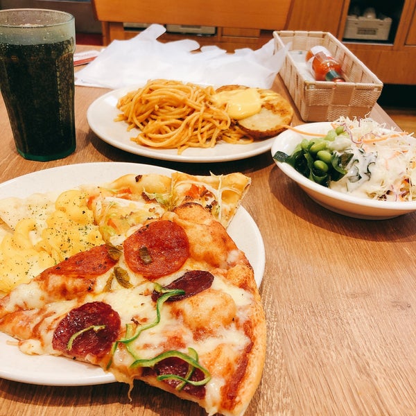 シェーキーズ (Shakeys) - 新宿区에서 피자 전문점일 Shakeys