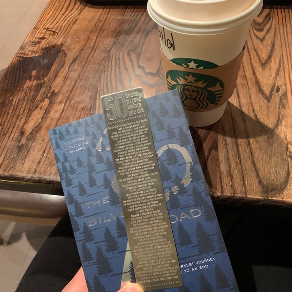 Foto diambil di Starbucks (ستاربكس) oleh Bilel T. pada 10/19/2019