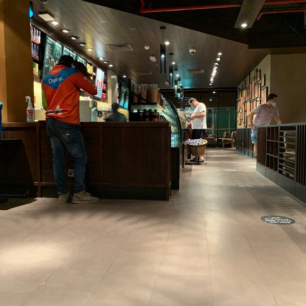 Foto diambil di Starbucks (ستاربكس) oleh Bilel T. pada 8/3/2020