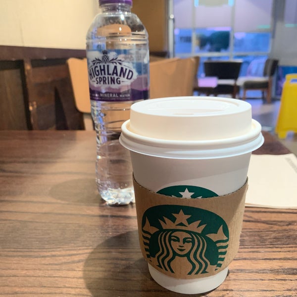 Das Foto wurde bei Starbucks (ستاربكس) von Bilel T. am 9/4/2020 aufgenommen