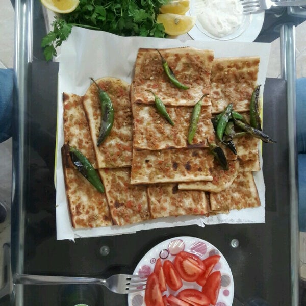 Karşıyaka Etli Ekmek Karaman�da Türk Restoranı