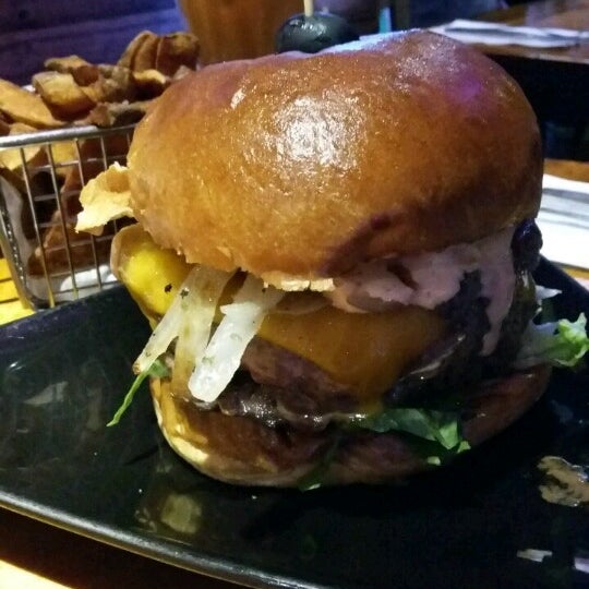 Foto tirada no(a) Smokey Burger Organic por zolagola em 4/13/2017