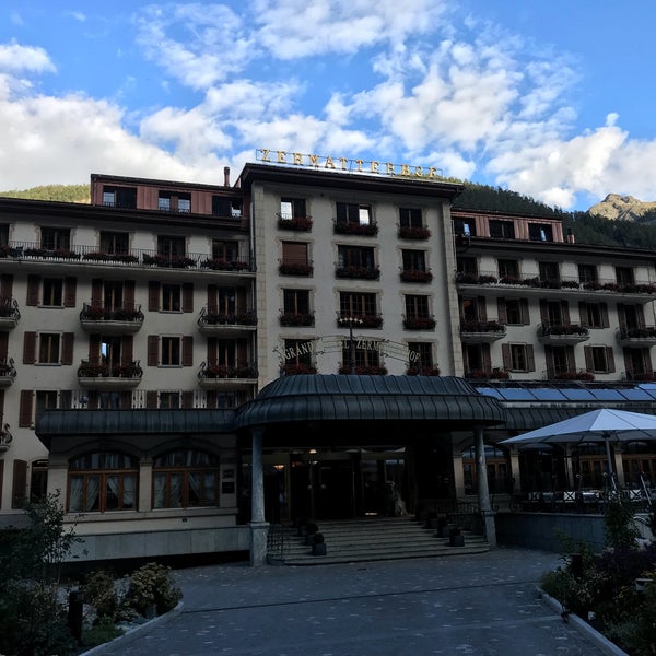 Foto tirada no(a) Grand Hotel Zermatterhof por Paola Elena V. em 9/4/2018