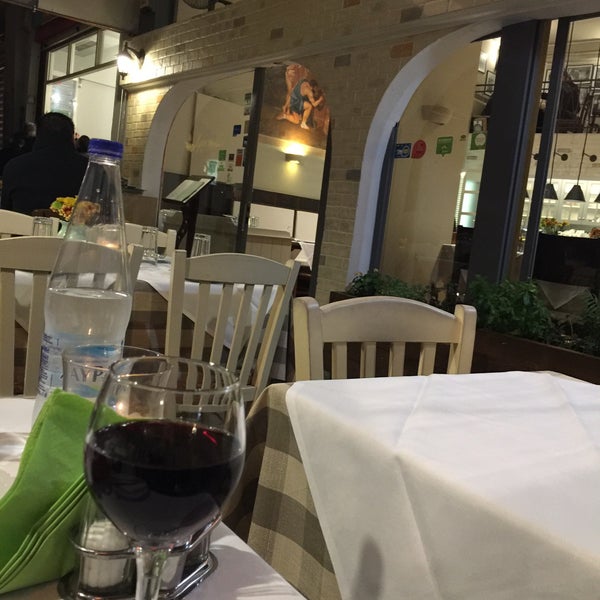 Foto scattata a ARCADIA authentic greek traditional restaurant da Jeffrey Y. il 11/2/2016