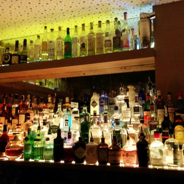 Foto tirada no(a) Bloody Mary Cocktail Lounge por twee em 11/20/2017