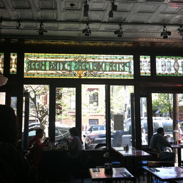 5/4/2013에 Susan B.님이 Teddy&#39;s Bar &amp; Grill에서 찍은 사진