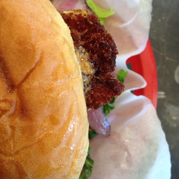 3/16/2014に@jessieGibsonがBFB (Best F***ing Burgers)で撮った写真
