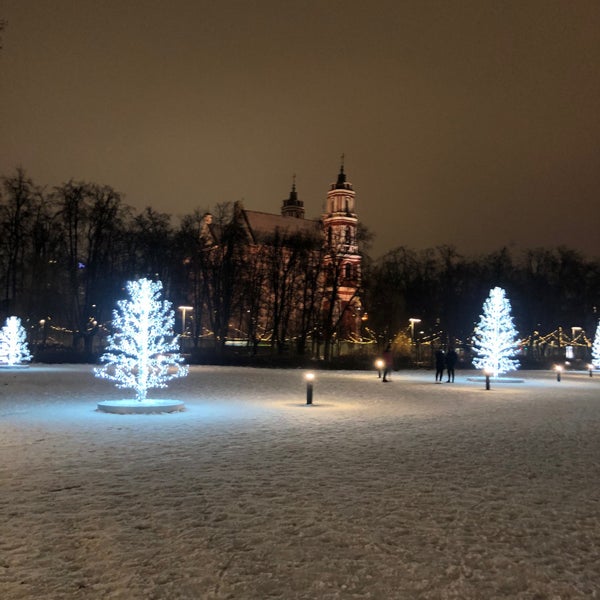 12/30/2021 tarihinde Kate Y.ziyaretçi tarafından Lukiškių aikštė | Lukiškės square'de çekilen fotoğraf