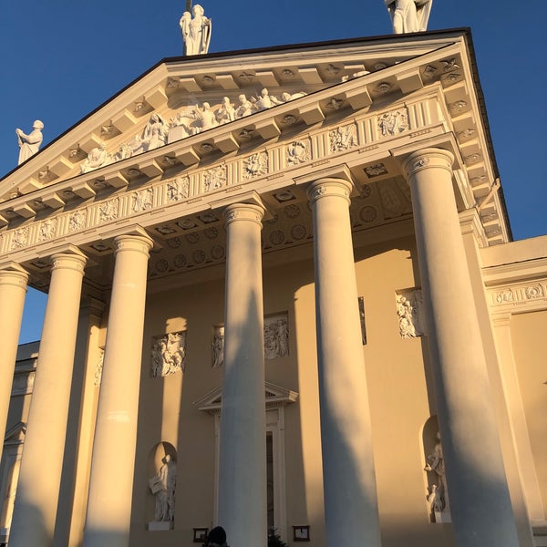 Foto tomada en Vilniaus arkikatedra ir Šv. Kazimiero koplyčia | Cathedral of St Stanislaus and St Vladislav and Chapel of St Casimir  por Kate Y. el 12/28/2021