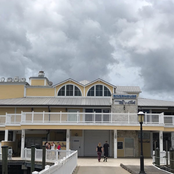 6/15/2019にOsaurusがRiverhouse Waterfront - Reef &amp; Grillで撮った写真