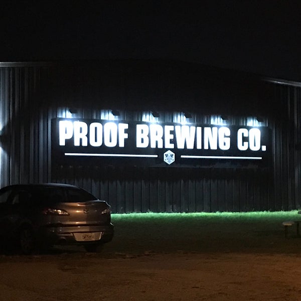 11/8/2017 tarihinde Osaurusziyaretçi tarafından Proof Brewing Company'de çekilen fotoğraf