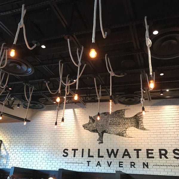 รูปภาพถ่ายที่ Stillwaters Tavern โดย Osaurus เมื่อ 9/30/2018