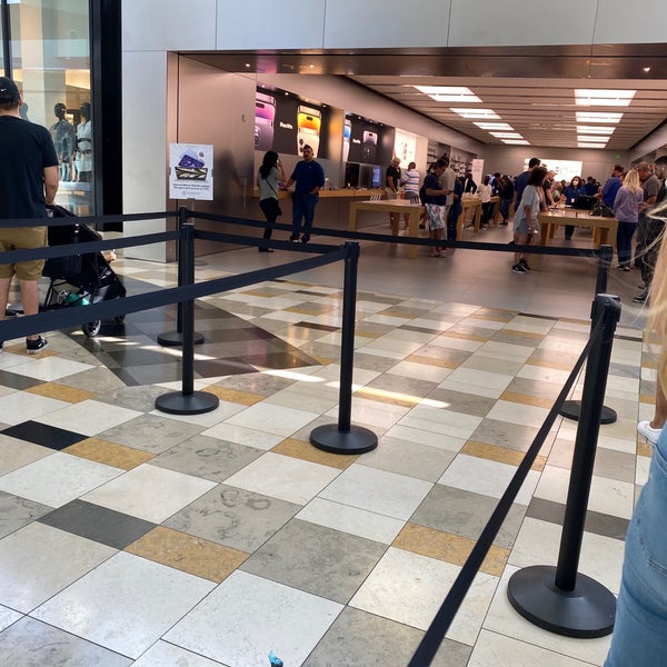 Apple Store In Brandon Florida, I finally made it to the Ap…