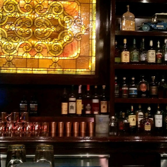 3/31/2013 tarihinde Brittney H.ziyaretçi tarafından Down One Bourbon Bar &amp; Restaurant'de çekilen fotoğraf