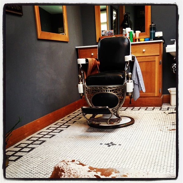 Photo taken at Temescal Alley Barbershop by Norsely on 10/14/2012