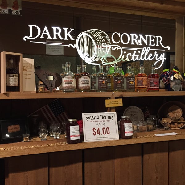 Foto tirada no(a) Dark Corner Distillery por Trenholm N. em 8/25/2015