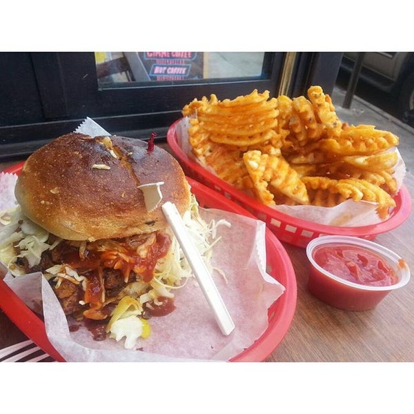 Foto scattata a Meat Hook Sandwich da alice c. il 9/14/2015