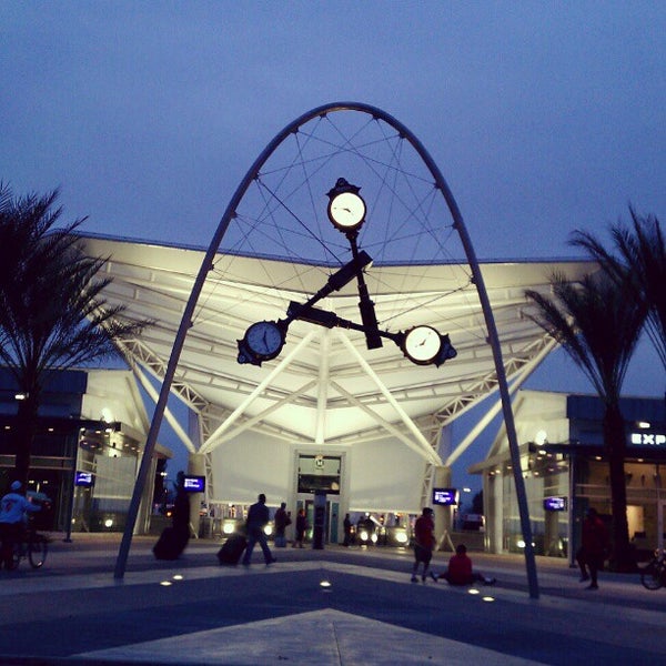 Снимок сделан в Metro El Monte Station пользователем alice c. 12/16/2012