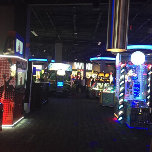 Photo taken at Dave &amp; Buster&#39;s by Staci W. on 1/25/2015