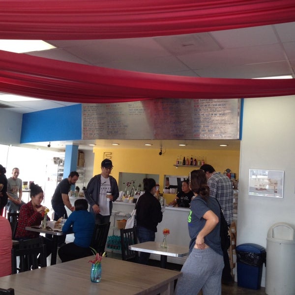 2/22/2014 tarihinde Po C.ziyaretçi tarafından C &amp; M Cafe'de çekilen fotoğraf