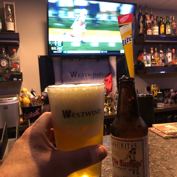 Foto tirada no(a) Westwind Brewery Co. por Aaron W. em 4/27/2018