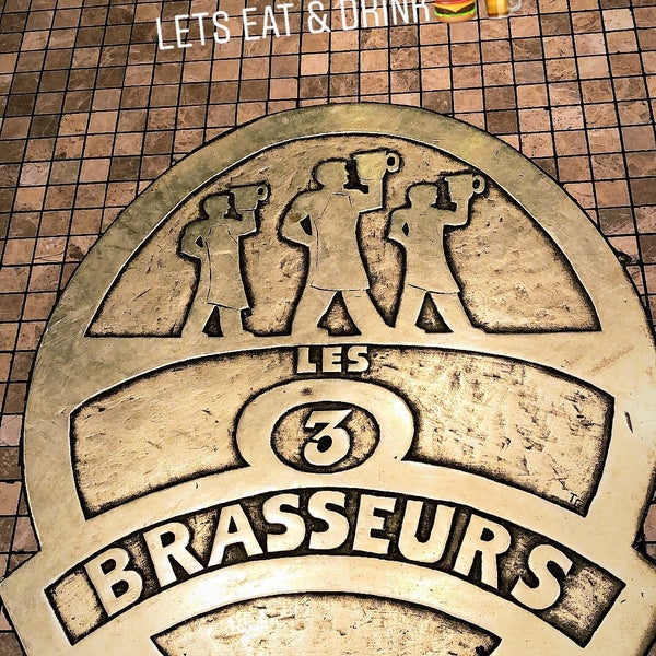 Photo taken at Les 3 Brasseurs by Huseyın Kaan on 10/3/2018