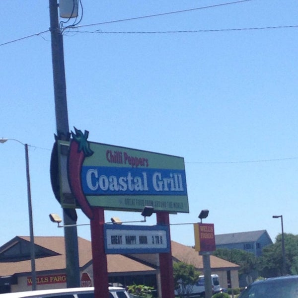 รูปภาพถ่ายที่ Chilli Peppers Coastal Grill โดย C.K. E. เมื่อ 8/26/2016