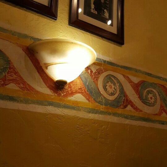 Снимок сделан в Fronimo&#39;s Greek Cafe пользователем Alessandra S. 5/24/2016
