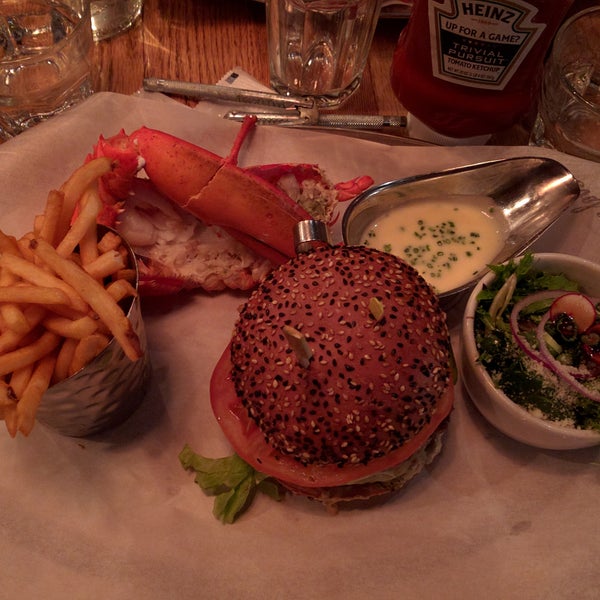 Very good food. If you want to sample both get the Burger & Half Lobster combo.  Give you a chance to eat both.  But will be difficult to finish it. Very filling! I'll definitely be returning here!