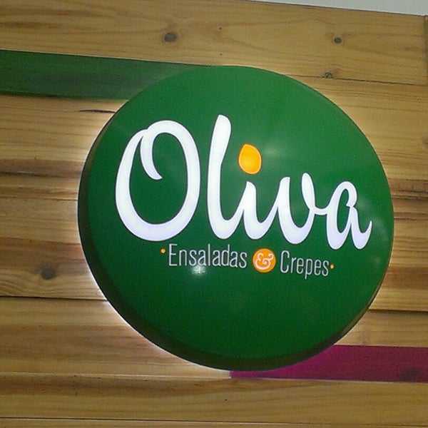 รูปภาพถ่ายที่ Oliva โดย Luis S. เมื่อ 12/13/2014